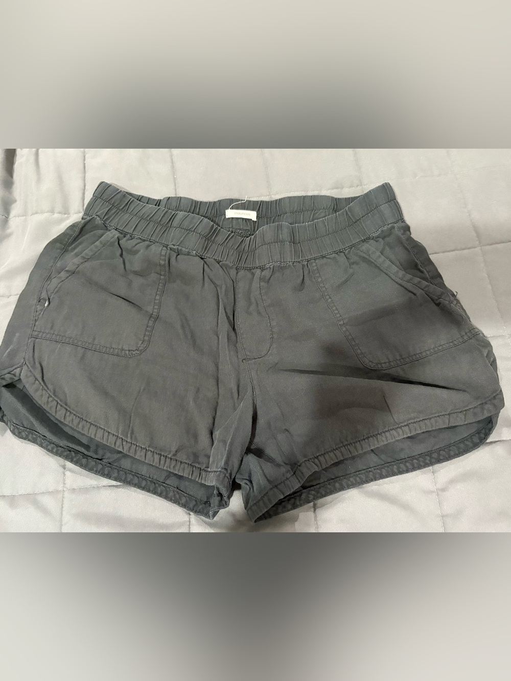 Women’s Maurice’s black light weight shorts with pockets sz large